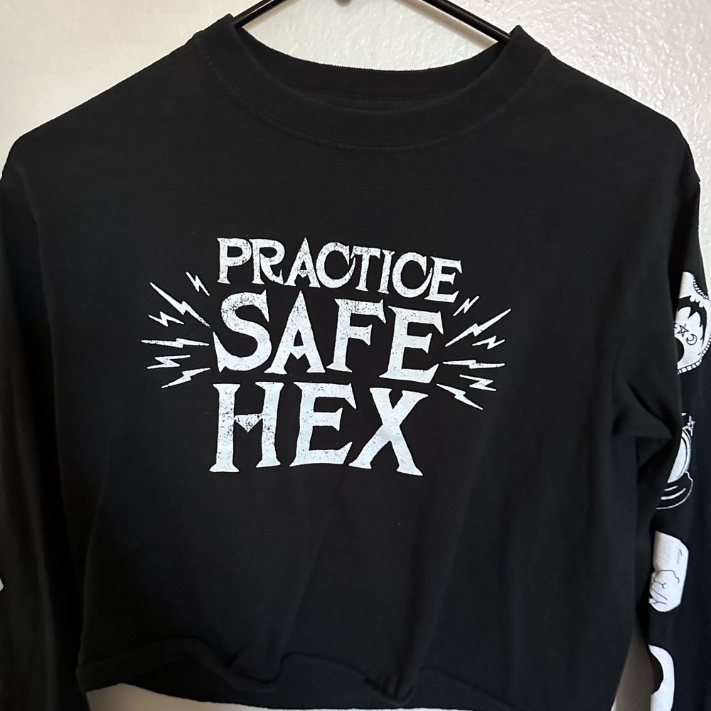 Hot Topic Long Sleeved Crop Top